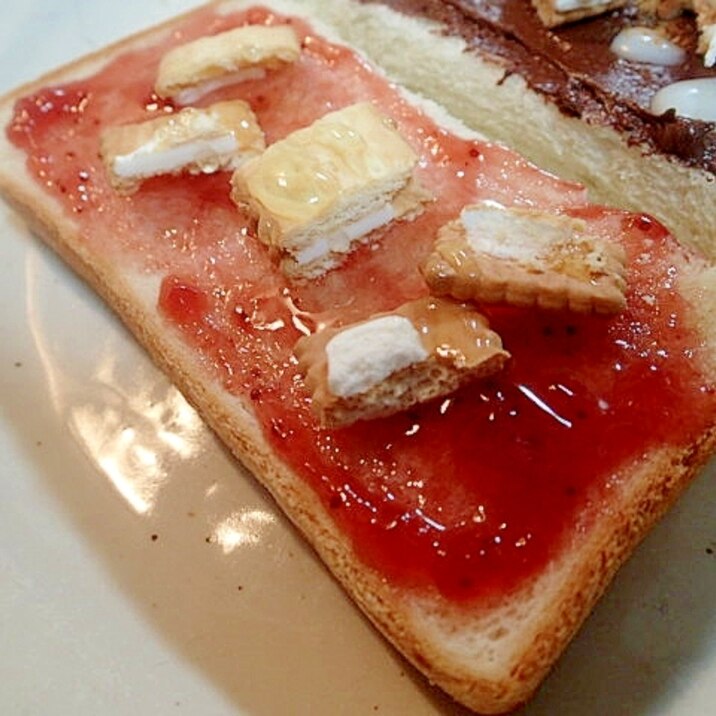 苺ジャムとビスコと蜂蜜のトースト